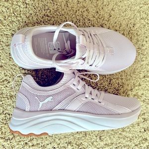 PUMA women’s running shoe - size 7. Brand new. Light Lavender